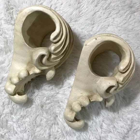 Set of 2 Romanesque Tapestry Resin Corbels - Picture 3 of 12